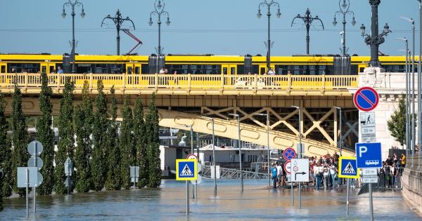 A MÁV munkatársai, akik az árvízi védekezésben vállaltak szerepet, különleges elismerésben részesülnek. Az ő kitartó munkájuk és elhivatottságuk példaértékű, hiszen a nehéz körülmények között is mindent megtettek a közösség védelme érdekében.