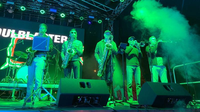 Kecskemét zenei élete vette át az irányítást: elképesztő szombat esti koncertek varázsolták el a közönséget a Hírös Hét Fesztiválon.