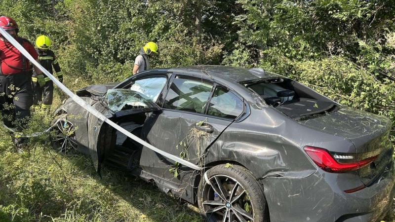 Az autó Ausztriában, a tetejére borulva állt meg – itt a képes beszámoló!