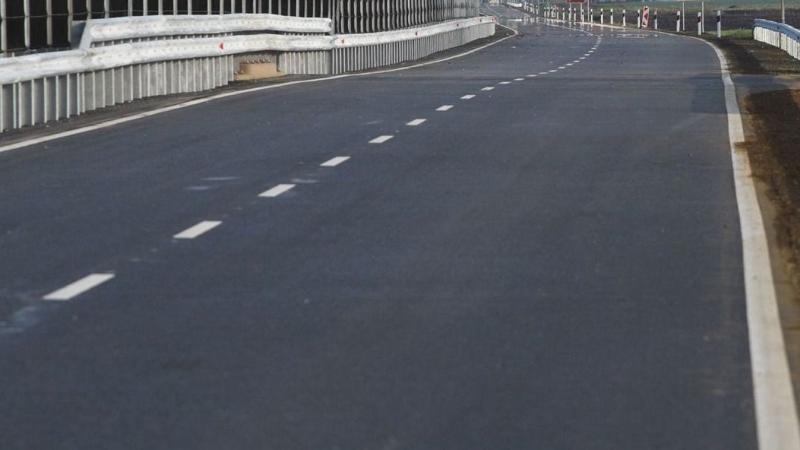 Megdöbbentő látvány fogadott a 26-os főútnál – ez az esemény is rávilágít arra, mennyire fontos, hogy minden gyermeket megtanítsunk a rollerezés fortélyaira.