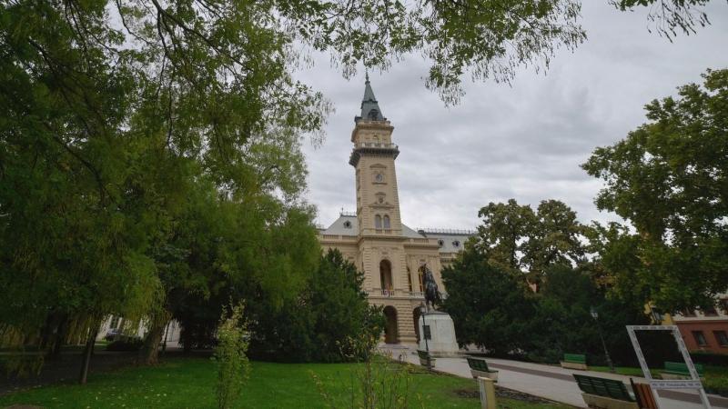 A sorsdöntő közgyűlésen nemcsak miliárdos tételek és díjak kerülnek terítékre, hanem a jövő irányvonalait is meghatározzák.