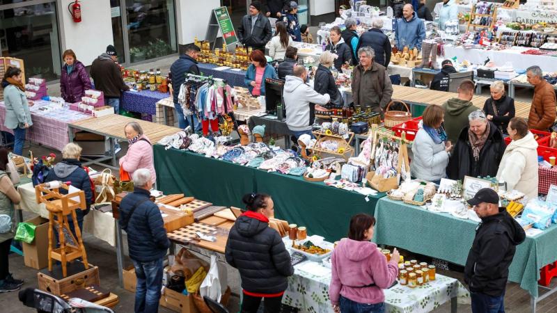 Fedezd fel a különleges ízek világát a szekszárdi élménypiacon, ahol a Dubai csokoládé és a csilis szilvalekvár izgalmas kombinációja vár rád! Az esemény most is lenyűgöző élményeket kínál, és garantáltan nem fogsz csalódni! Kattints a galériára, hogy még