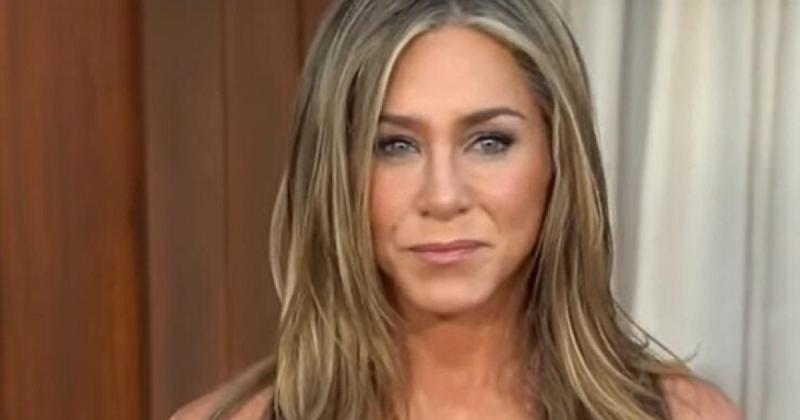 Jennifer Aniston egy rendkívül megható interjút adott, melyben először osztotta meg a közönséggel, hogy miért nem vált édesannává. Az interjú során mélyen érzelmekkel teli pillanatokkal találkozhattunk, ahogy őszintén reflektált az anyaság kérdésére és a 