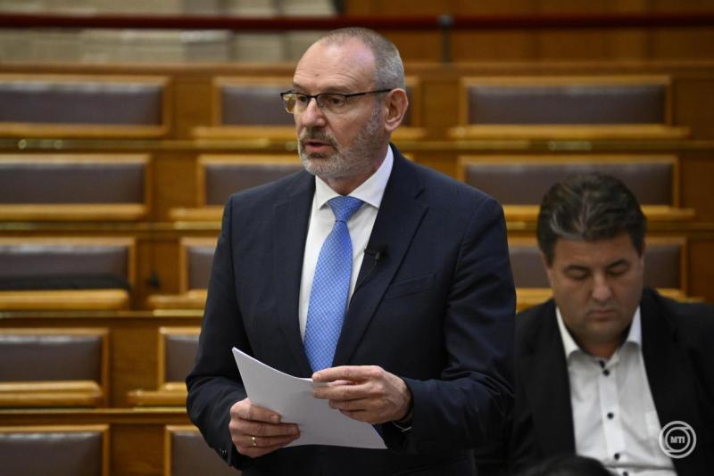 Zsigó Róbert: A nyugdíjasok a rendelkezésre álló élelmiszer-utalványok több mint 50%-át már felhasználták.