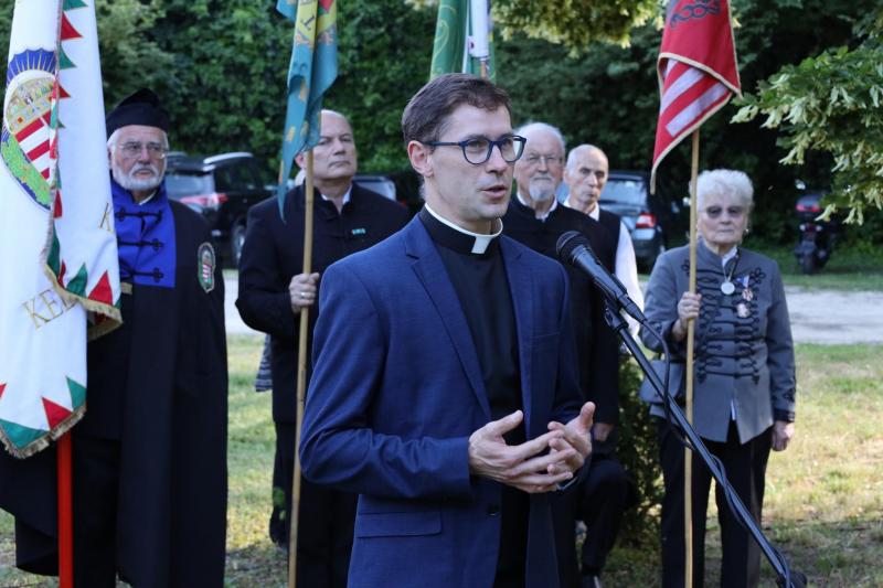 Sztankó Attila atya: Az egész világ figyelme az új pápa felé fordul.