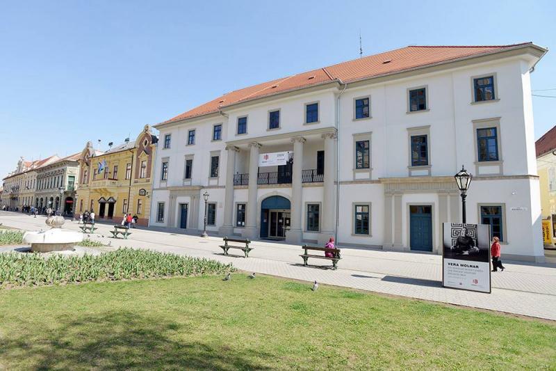 Az Ifiházat nem az MCC, hanem az egyetem Média és Design Intézete fogja birtokba venni.