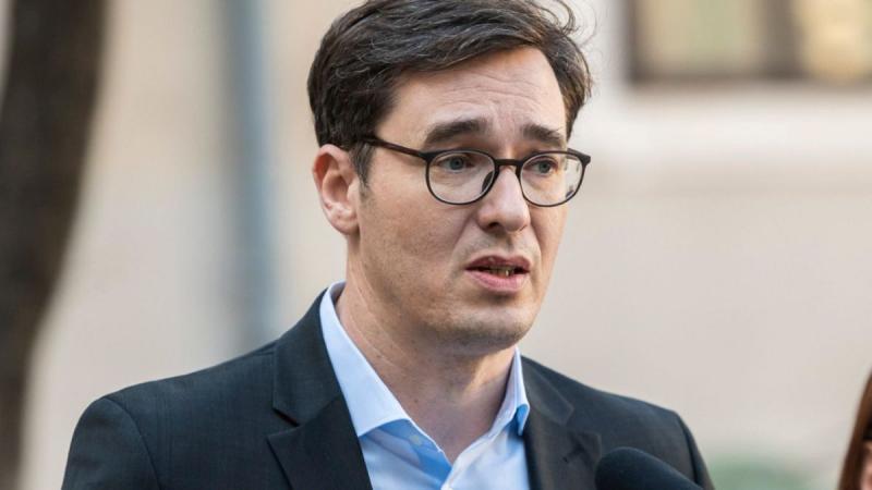 Karácsonyi Látlelet Budapest szívéből: évek óta csupán ígéretek szőttesében élünk, miközben a város lakói a tétlenség terhével küzdenek.