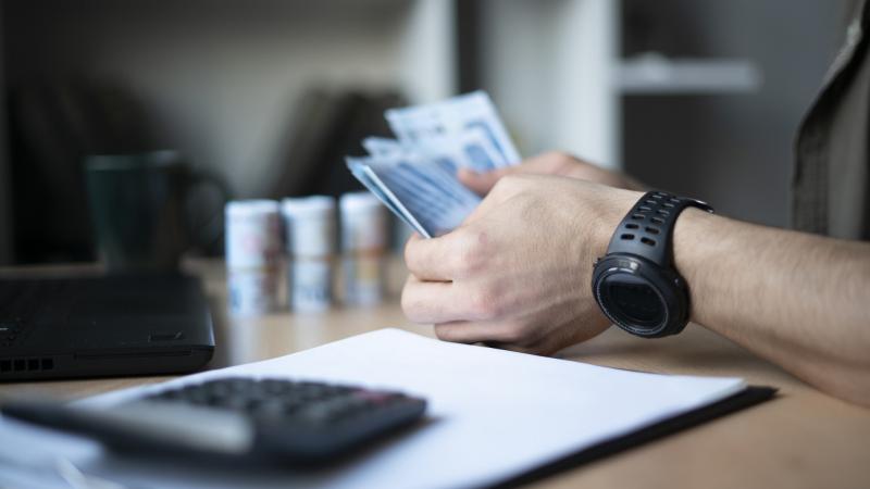 Kényszerszabadságra küldtek számos embert, és most már a bérük is komoly veszélybe került.