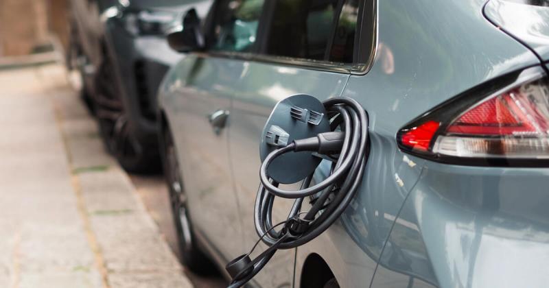 A kínai vásárlók számára az új autók beszerzése igazi különlegességgé vált. Az autóvásárlás nem csupán egy tranzakció, hanem egy életstílus kifejezése is. Az emberek sokszor a legújabb technológiákat, a dizájn innovációját és a környezetbarát megoldásokat