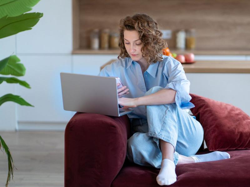 ADHD a munkahelyi környezetben: figyelmeztető jelek, amelyeket érdemes komolyan venni

Az ADHD, vagyis figyelemhiányos hiperaktivitás zavar, nem csupán gyermekkorban jelentkezik; sok felnőtt is küzd ezzel a kihívással a munkahelyén. Fontos, hogy felismerj