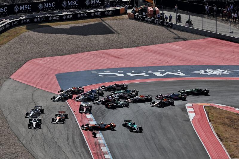 Piastri mozgatta meg a dominót? Elemzők a sprintfutam rajtbalesetének részleteiről | M4 Sport