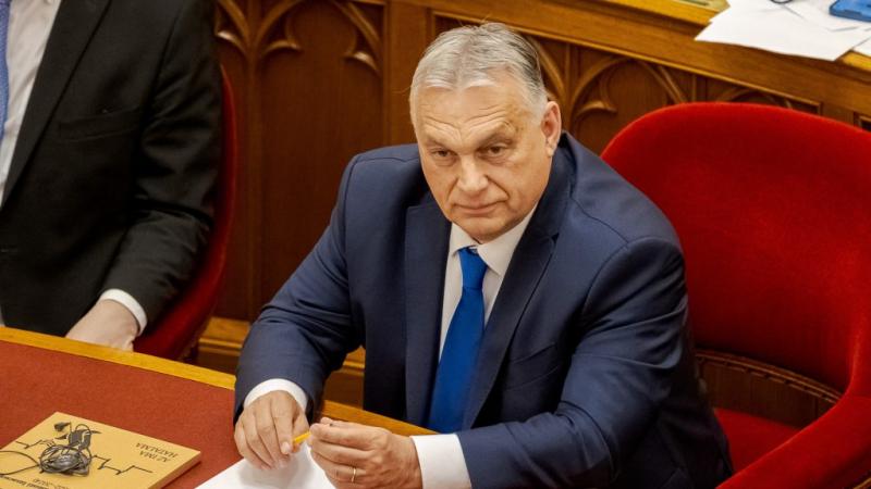 Orbán a Parlamentben a Szőlő utcáról: 