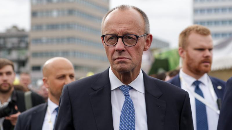 Friedrich Merz hangsúlyozta, hogy a migrációs helyzet olyan súlyos problémát jelent, hogy a sötétedés után a gyerekeket nem szabad kint hagyni az utcán.