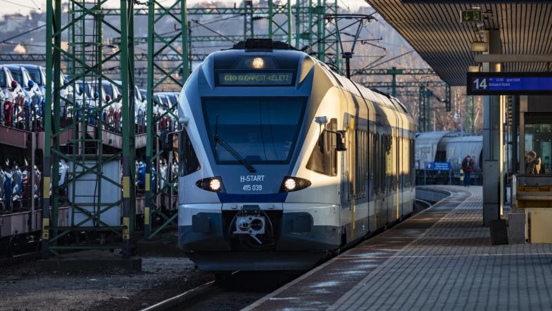 Zűrzavar alakult ki a hatvani fővonalon – Számos vonat elmarad.