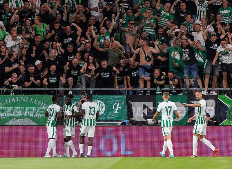 „Megdöbbentő és elfogadhatatlan” – Szijjártó dühét fejezte ki, miközben a Fradi szurkolók vonatügyéért diplomáciai vihart robbantott ki.