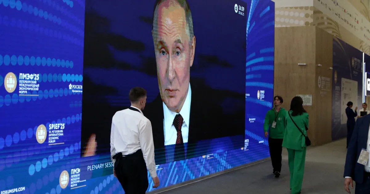 Oroszország hatalmas dezinformációs rendszere a mesterséges intelligencia területére is kiterjed, komoly kihívások elé állítva a digitális tájékoztatást.