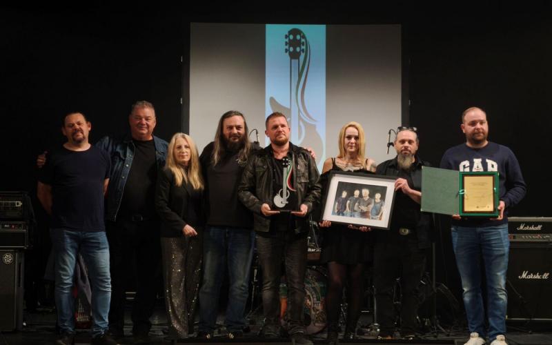 Életműdíjat kapott a Phoenix RT – harmadik alkalommal léptek fel a „nagykorú” zenekarok a Csaplár Művelődési Központban (FOTÓK)